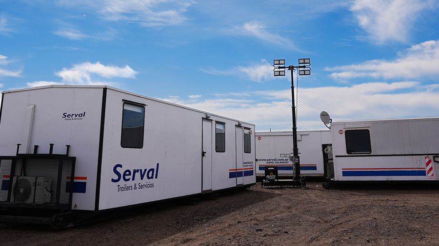 Interior principal del trailer Company Man