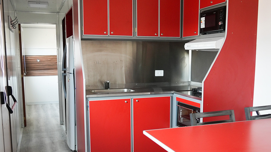 Interior del trailer habitacional