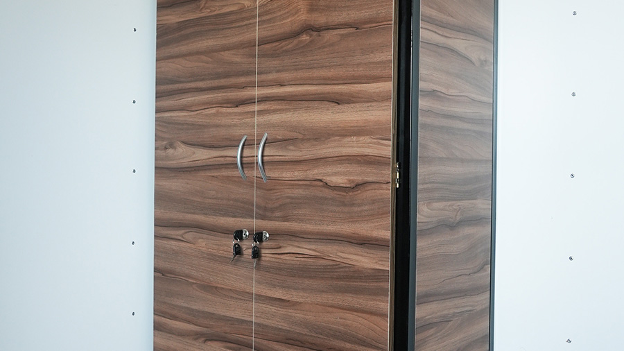 Área de reuniones en trailer Oficina